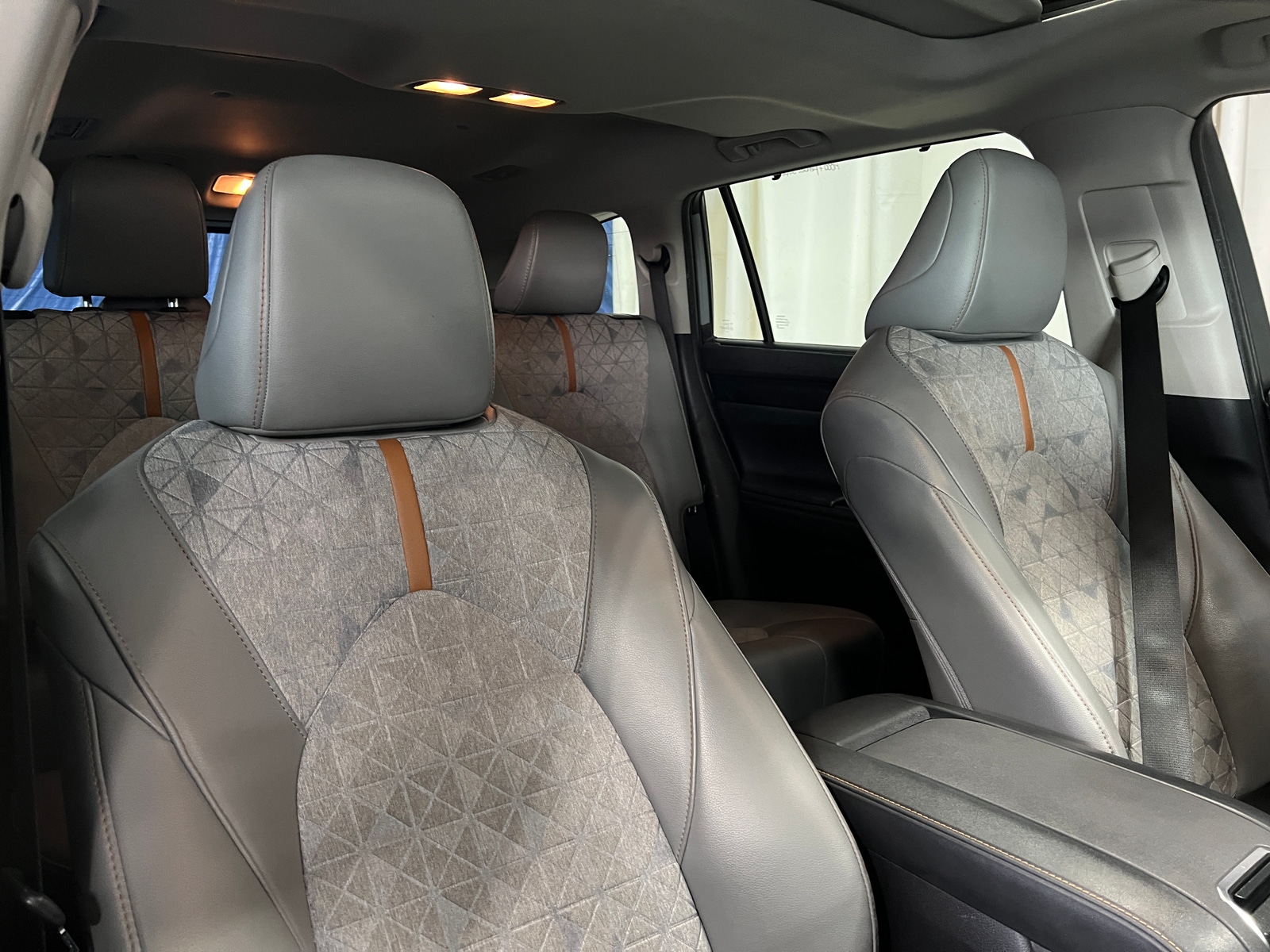 Thumbnail: 2022 Toyota Highlander - 2
