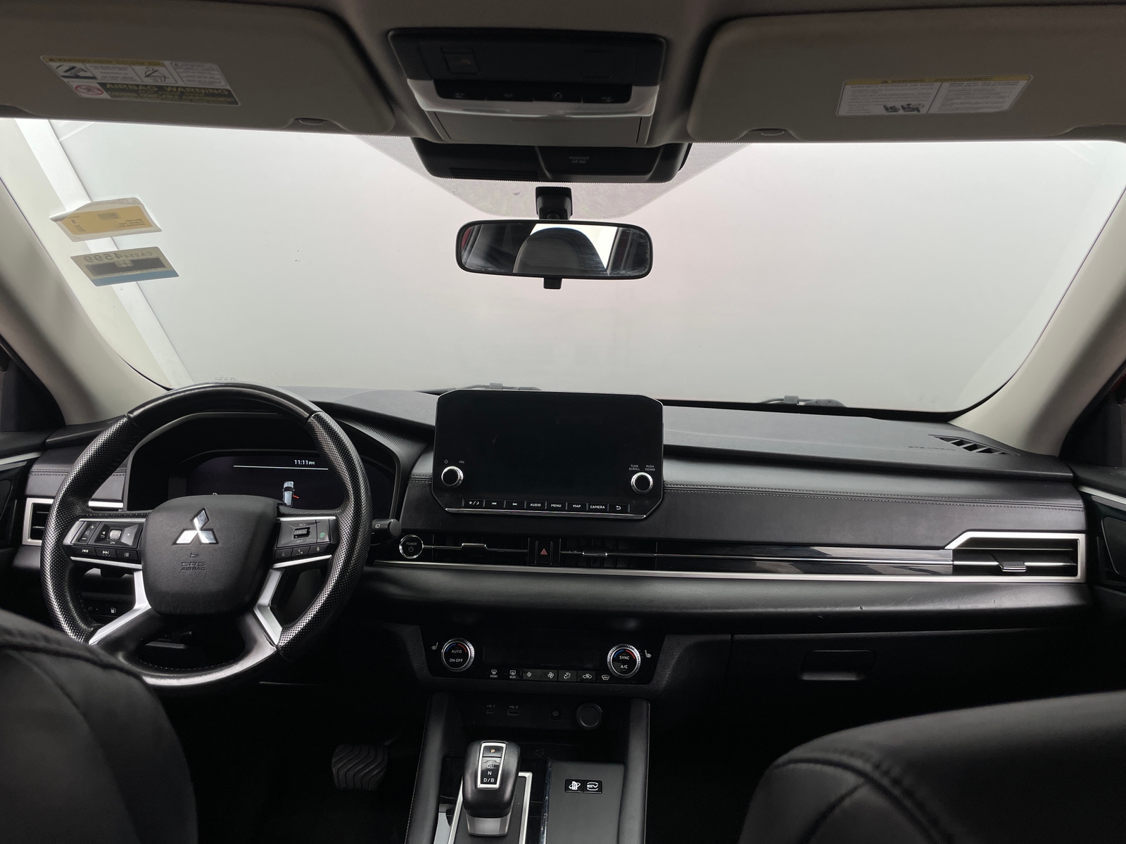 Thumbnail: 2023 Mitsubishi Outlander - 2