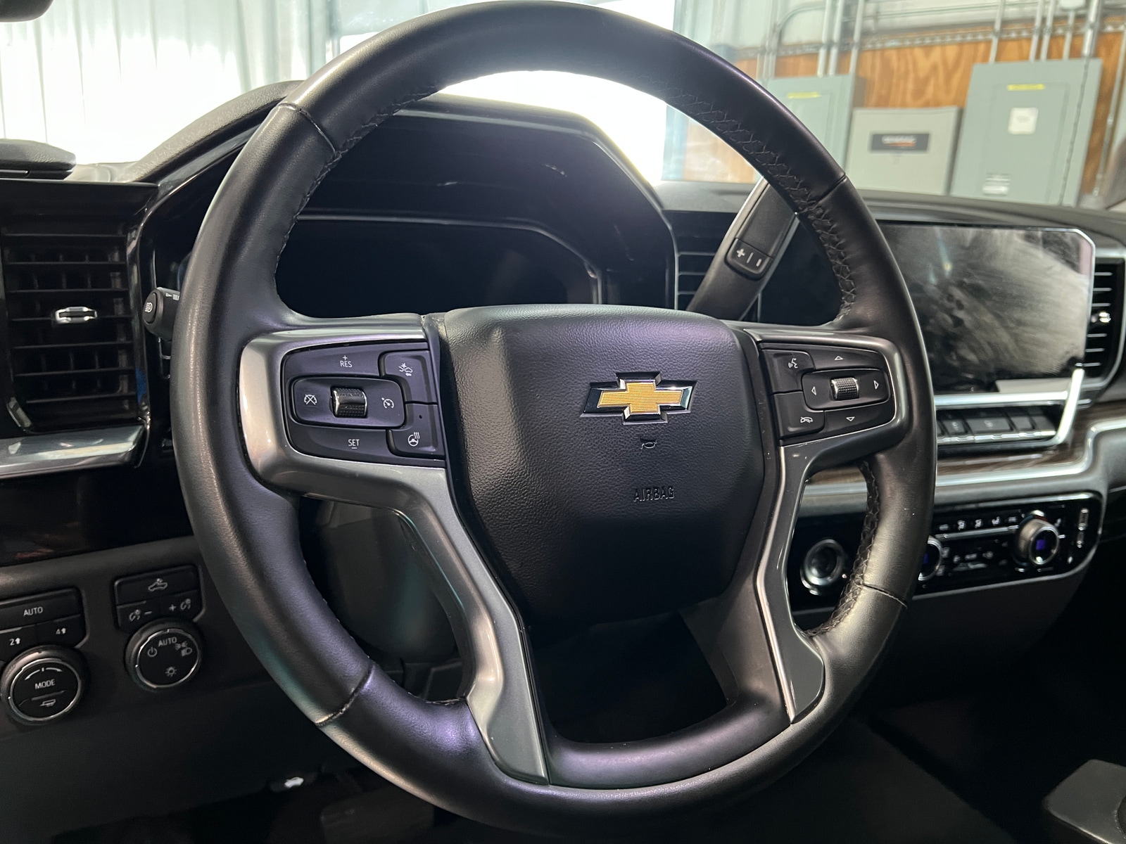 Thumbnail: 2023 Chevrolet Silverado 1500 - 5