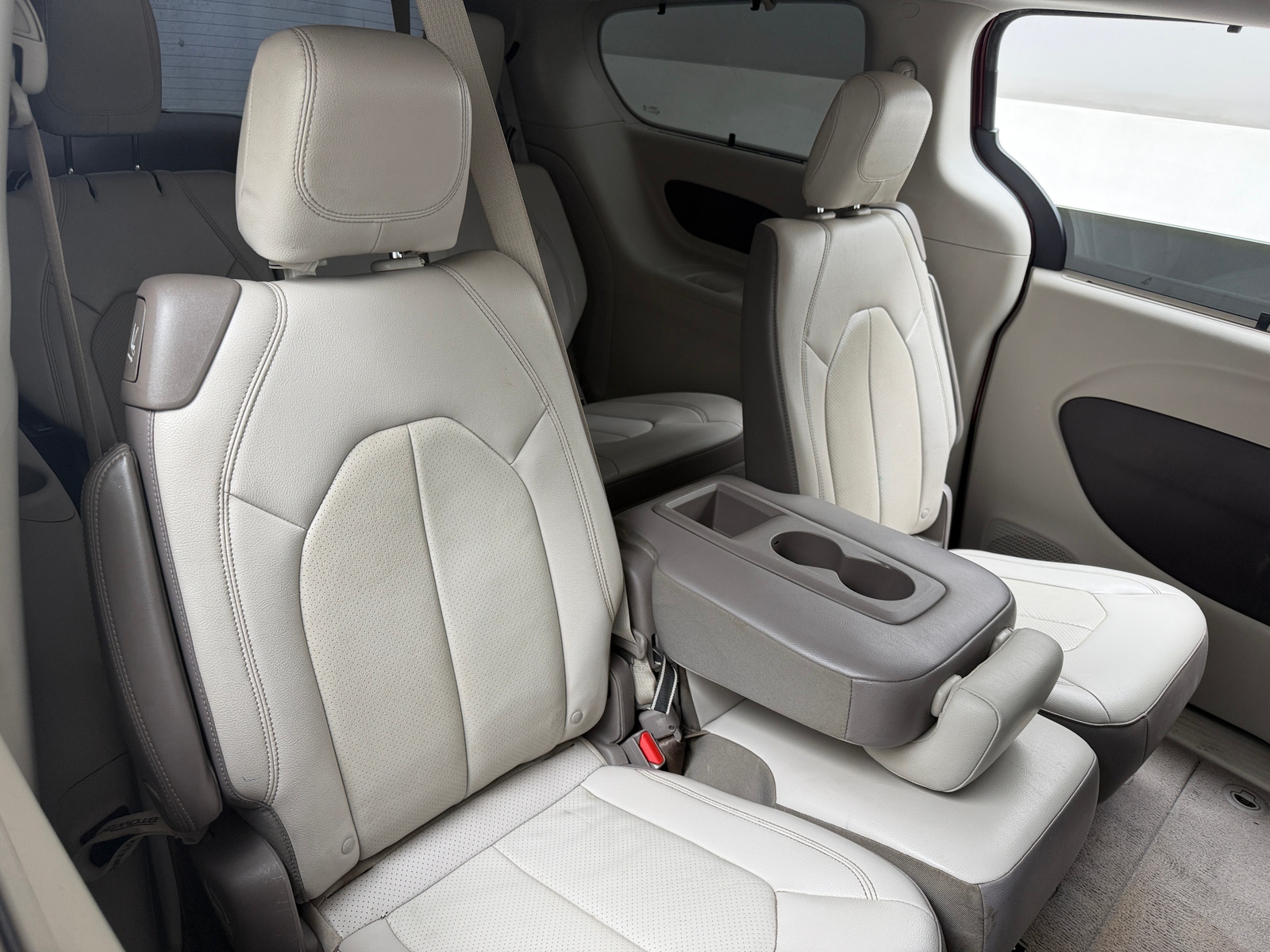 Thumbnail: 2017 Chrysler Pacifica - 5