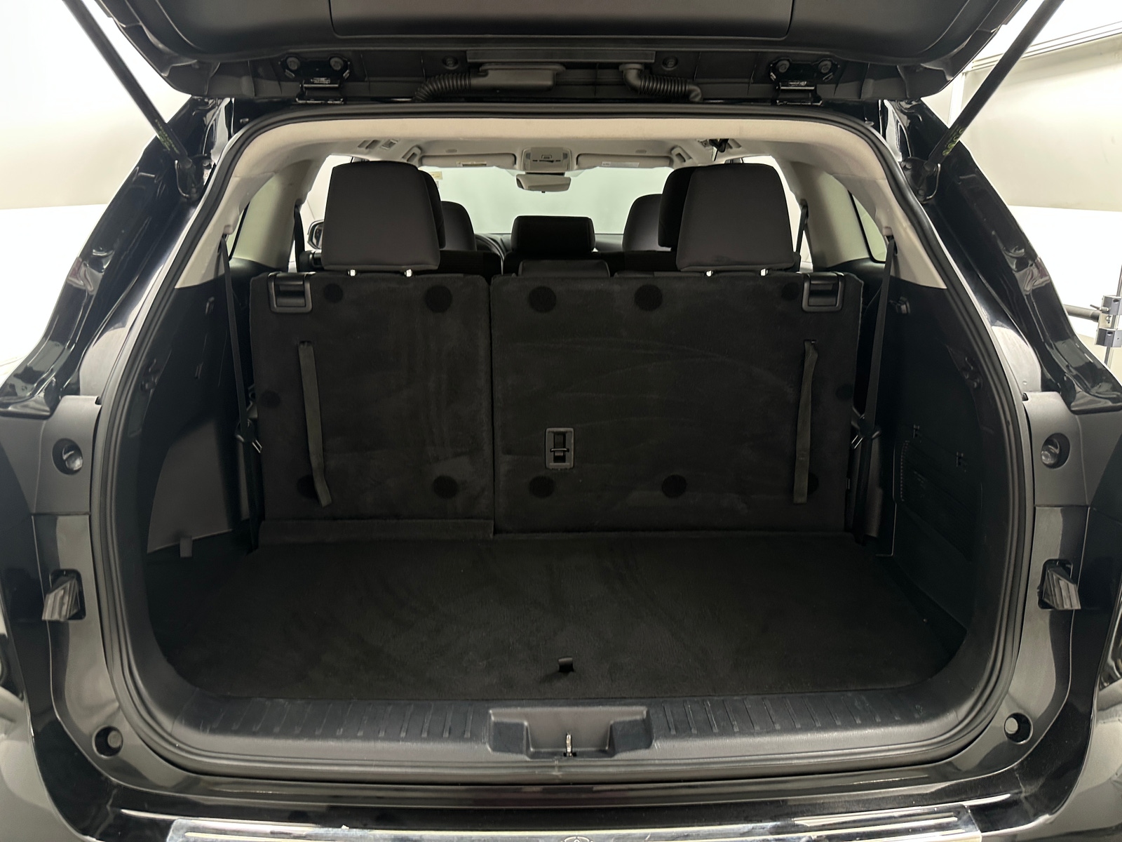 Thumbnail: 2023 Toyota Highlander - 7