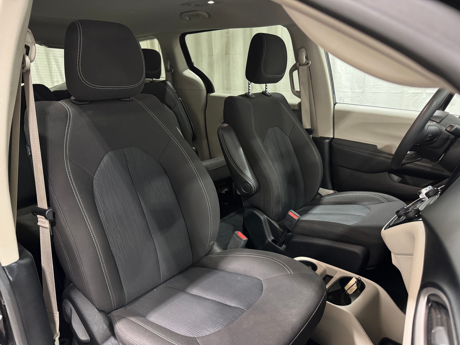 Thumbnail: 2023 Chrysler Voyager - 2