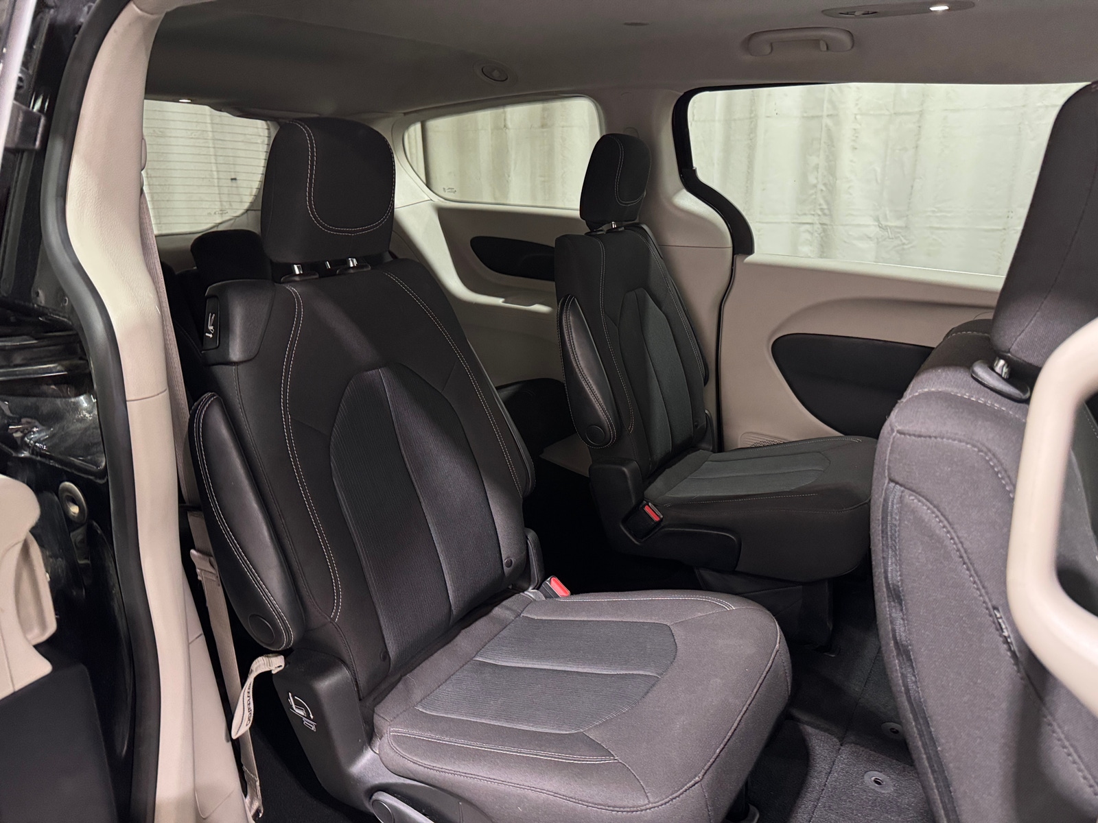 Thumbnail: 2023 Chrysler Voyager - 6