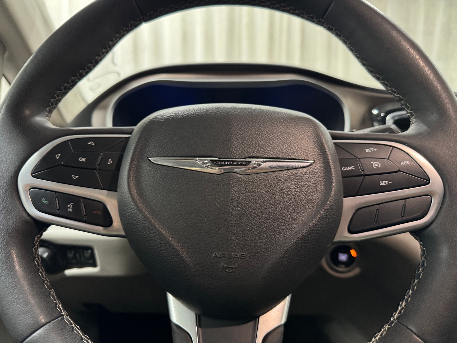 Thumbnail: 2023 Chrysler Voyager - 5