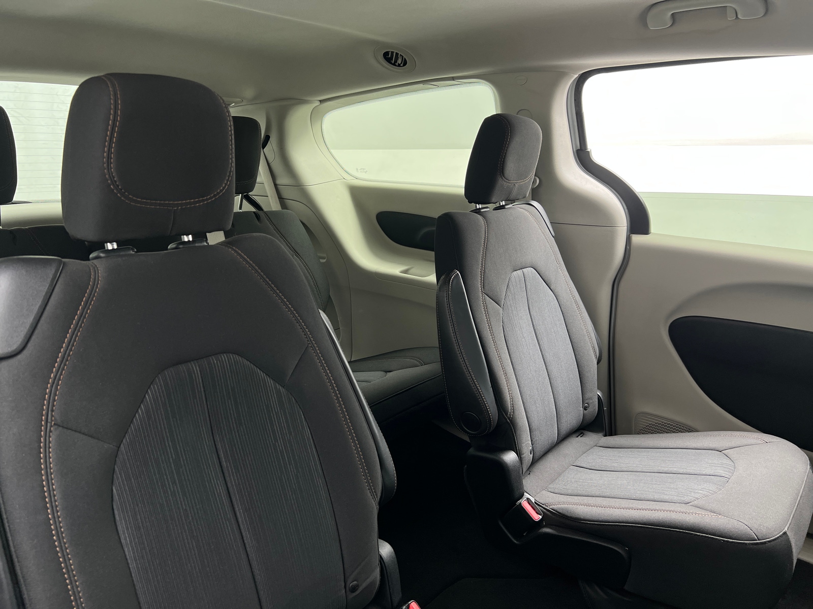 Thumbnail: 2018 Chrysler Pacifica - 6