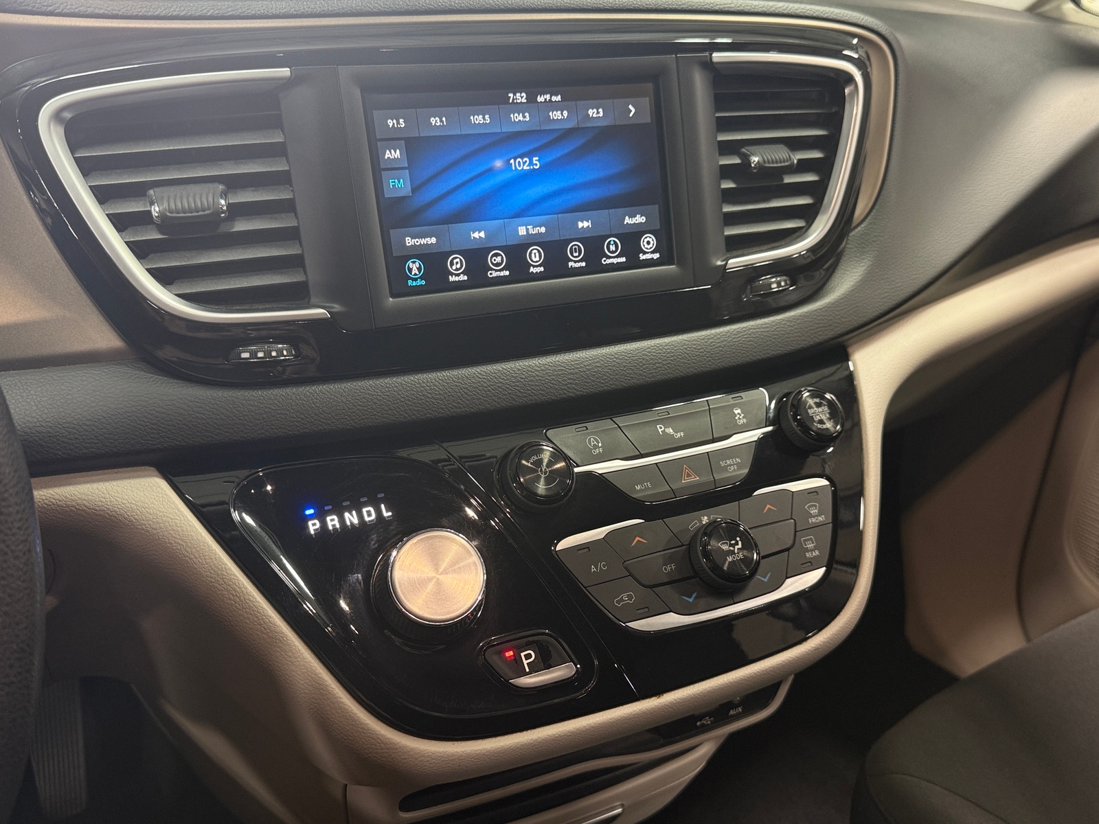 Thumbnail: 2018 Chrysler Pacifica - 4