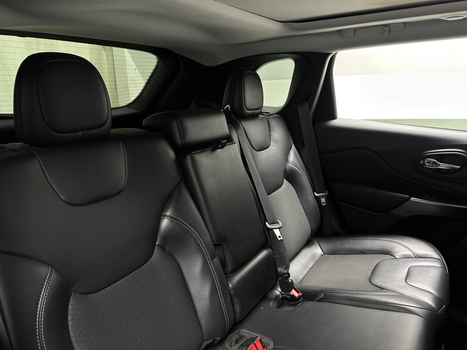 Thumbnail: 2020 Jeep Cherokee - 6