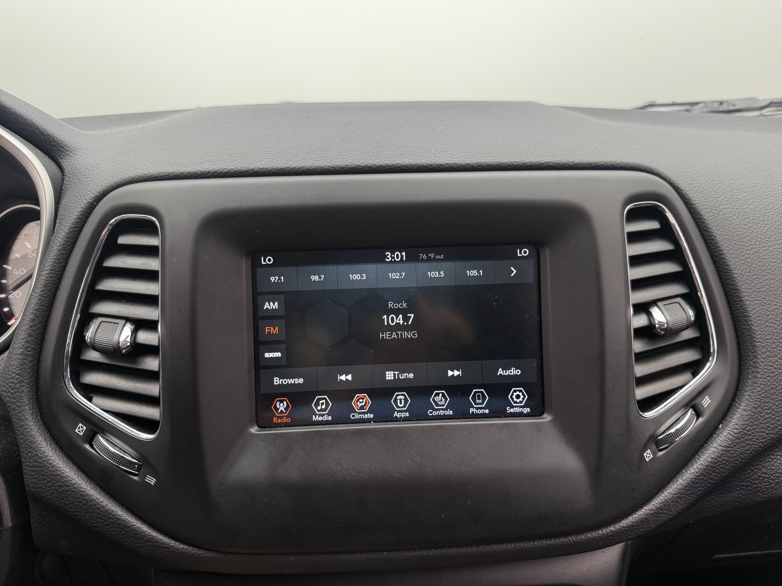 Thumbnail: 2019 Jeep Compass - 4