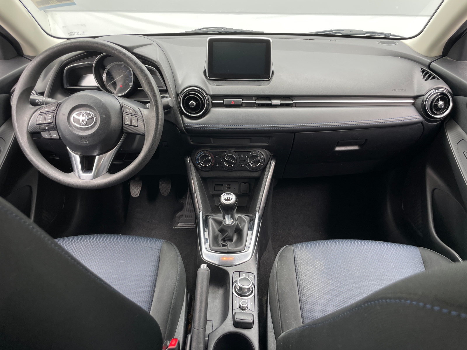 Thumbnail: 2017 Toyota Yaris iA - 3