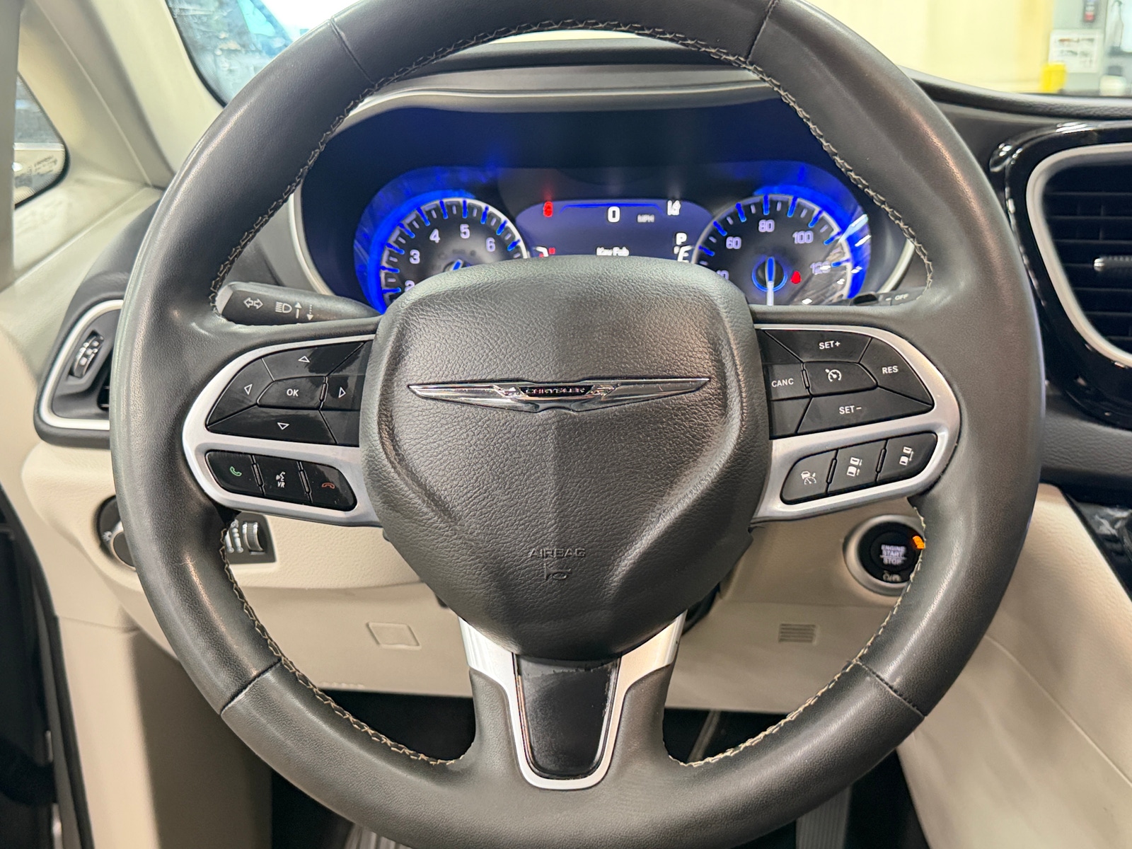 Thumbnail: 2024 Chrysler Pacifica - 4