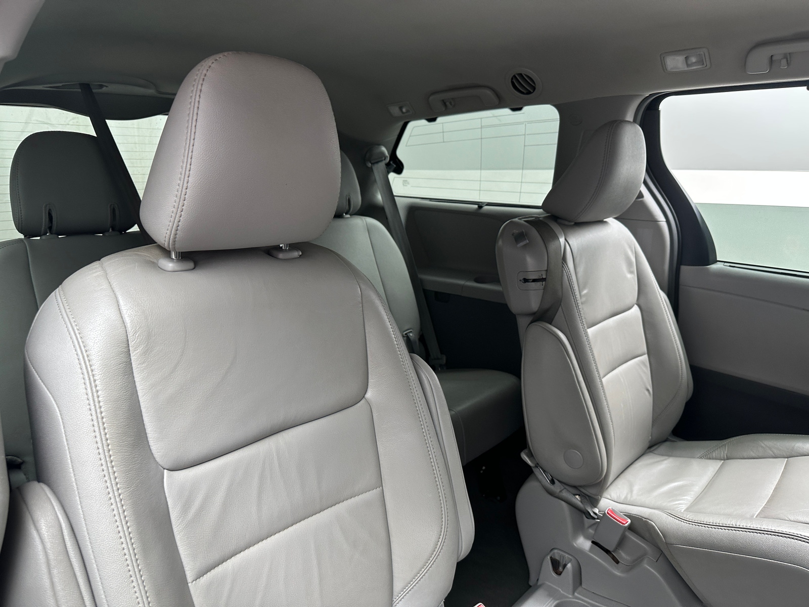 Thumbnail: 2019 Toyota Sienna - 5