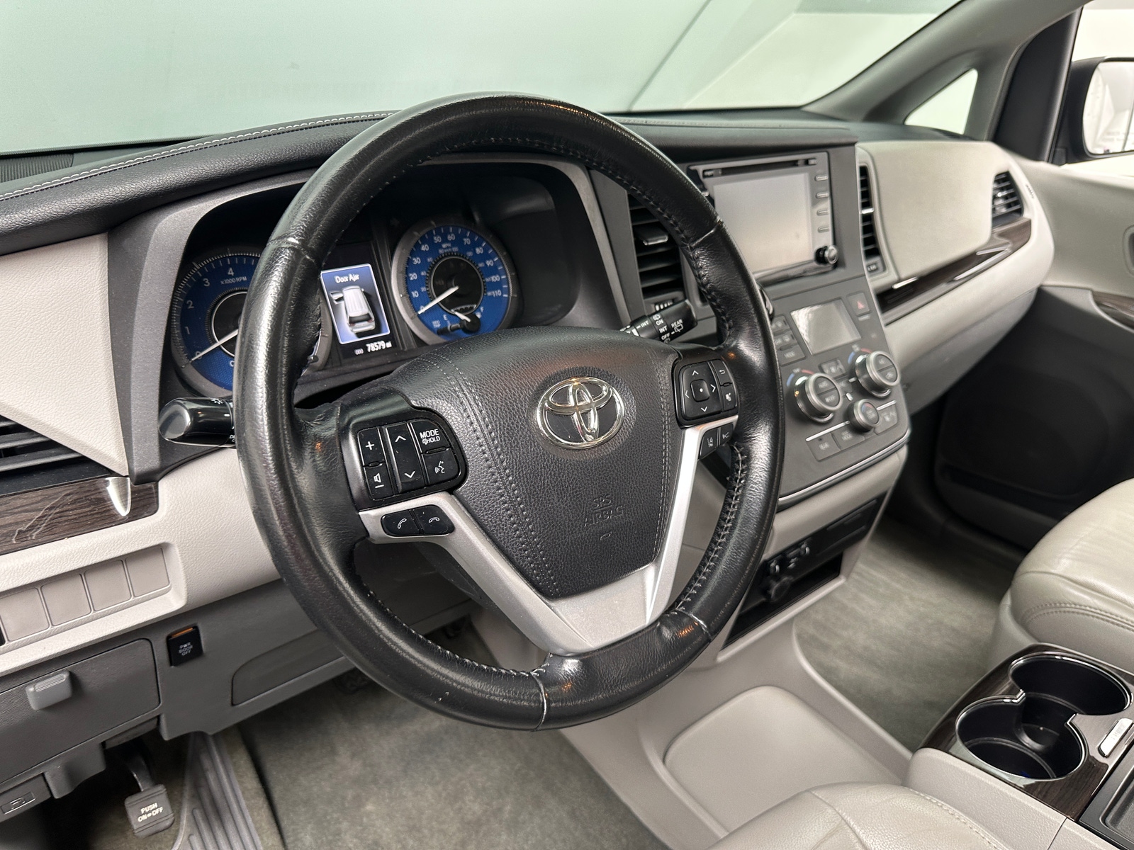 Thumbnail: 2019 Toyota Sienna - 4