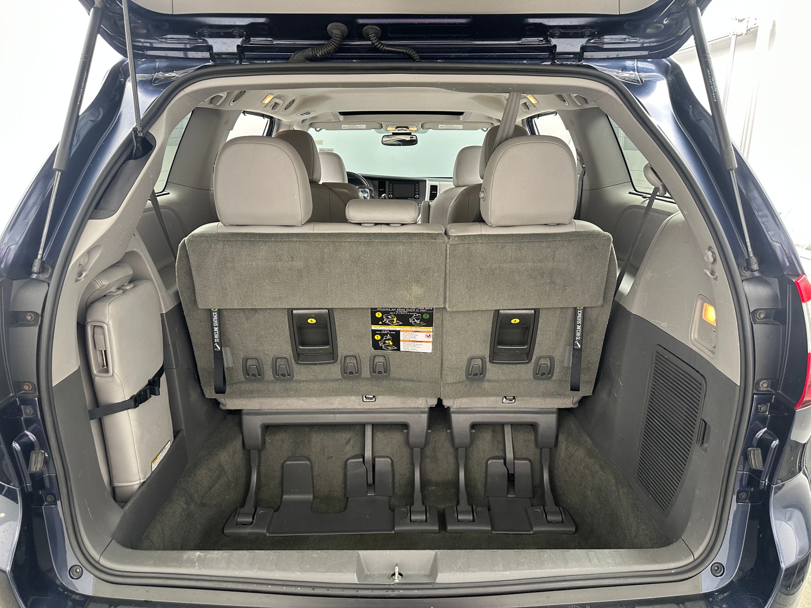 Thumbnail: 2019 Toyota Sienna - 6