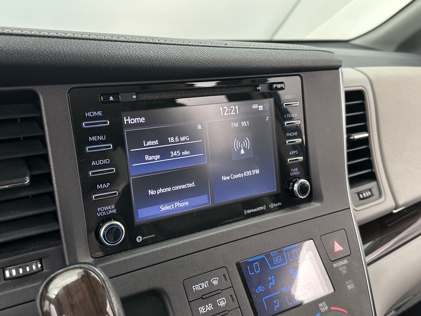 Thumbnail: 2019 Toyota Sienna - 3