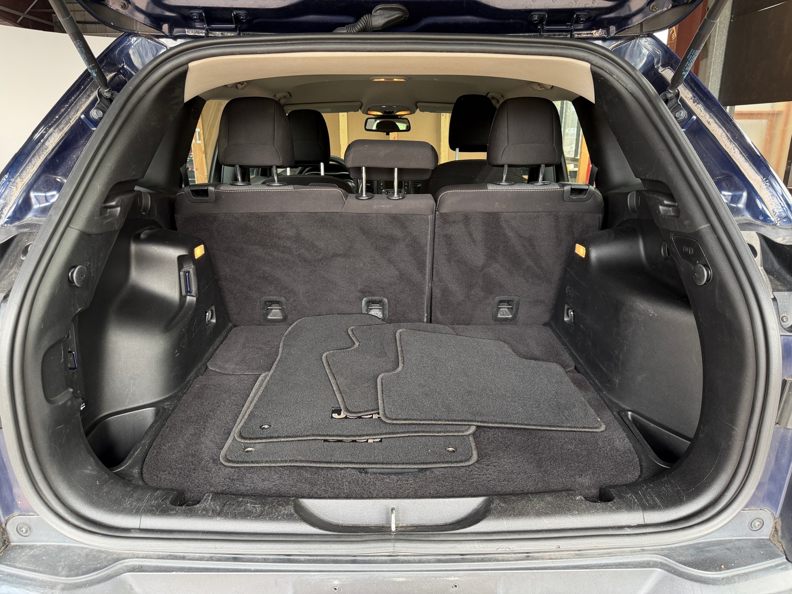 Thumbnail: 2015 Jeep Cherokee - 7