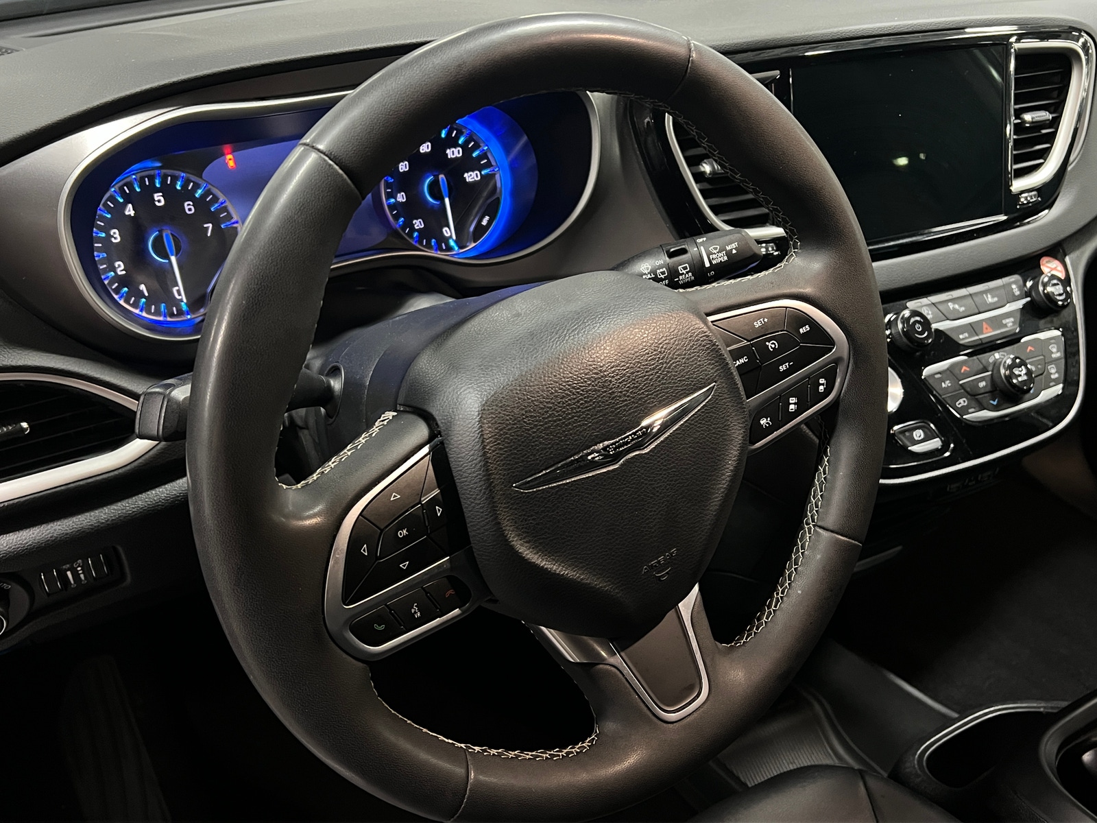 Thumbnail: 2025 Chrysler Pacifica - 4