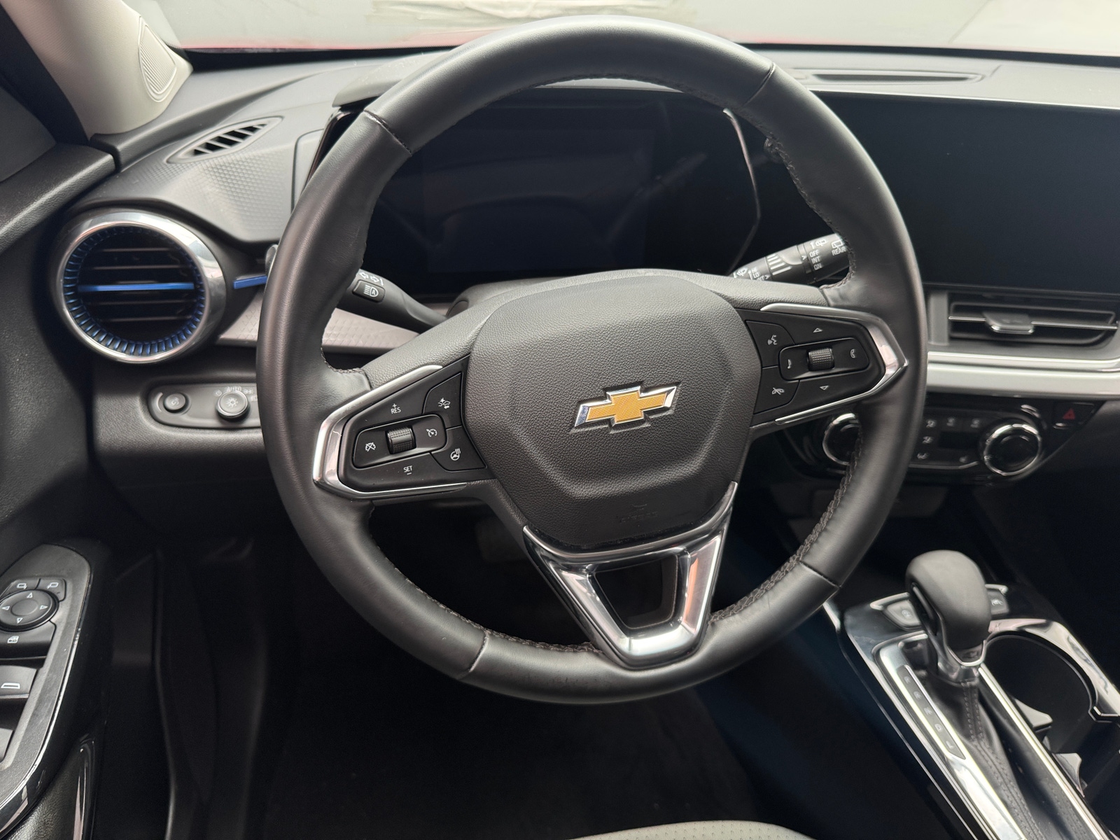 Thumbnail: 2025 Chevrolet Trax - 4