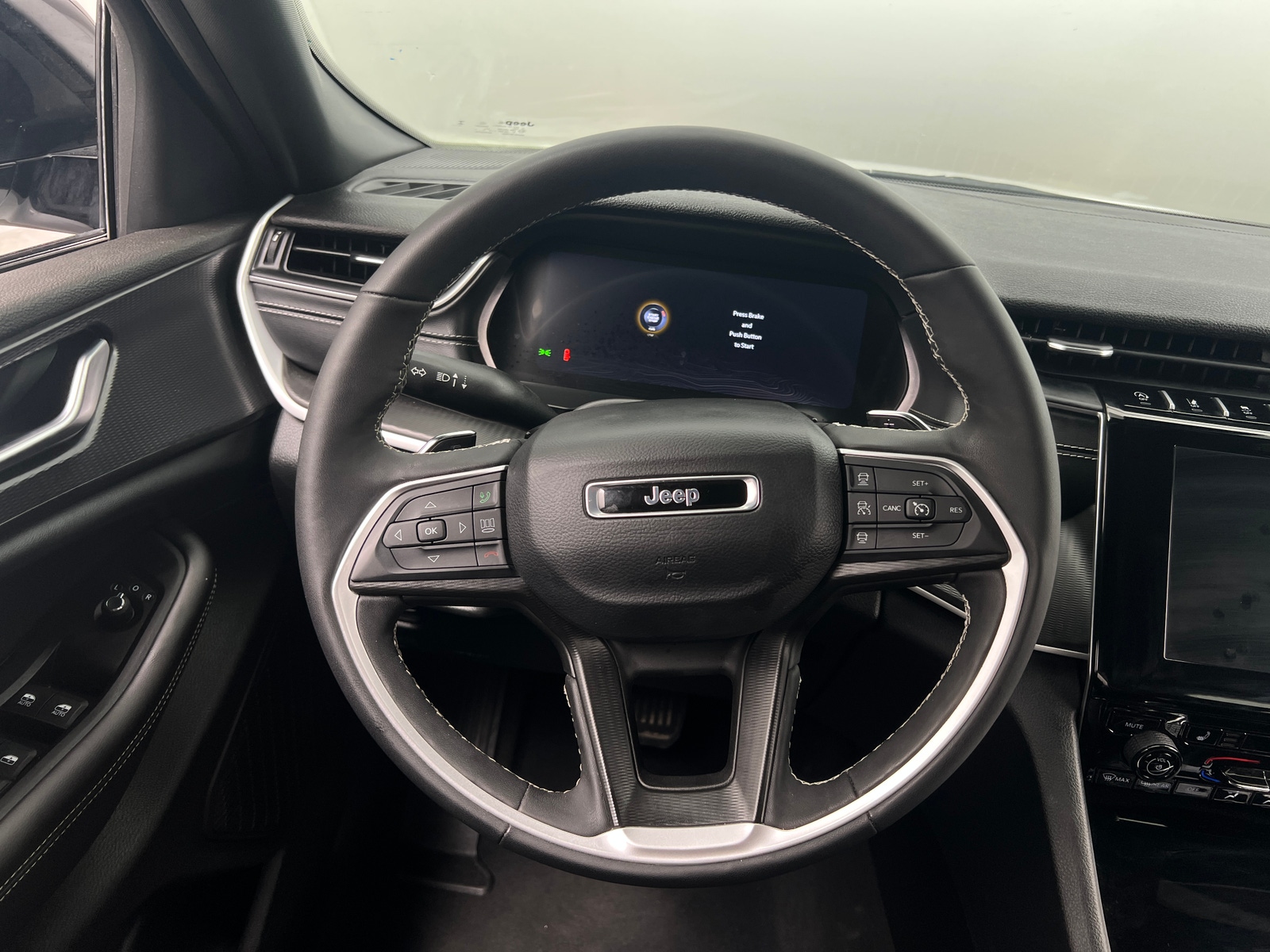 Thumbnail: 2025 Jeep Grand Cherokee L - 4
