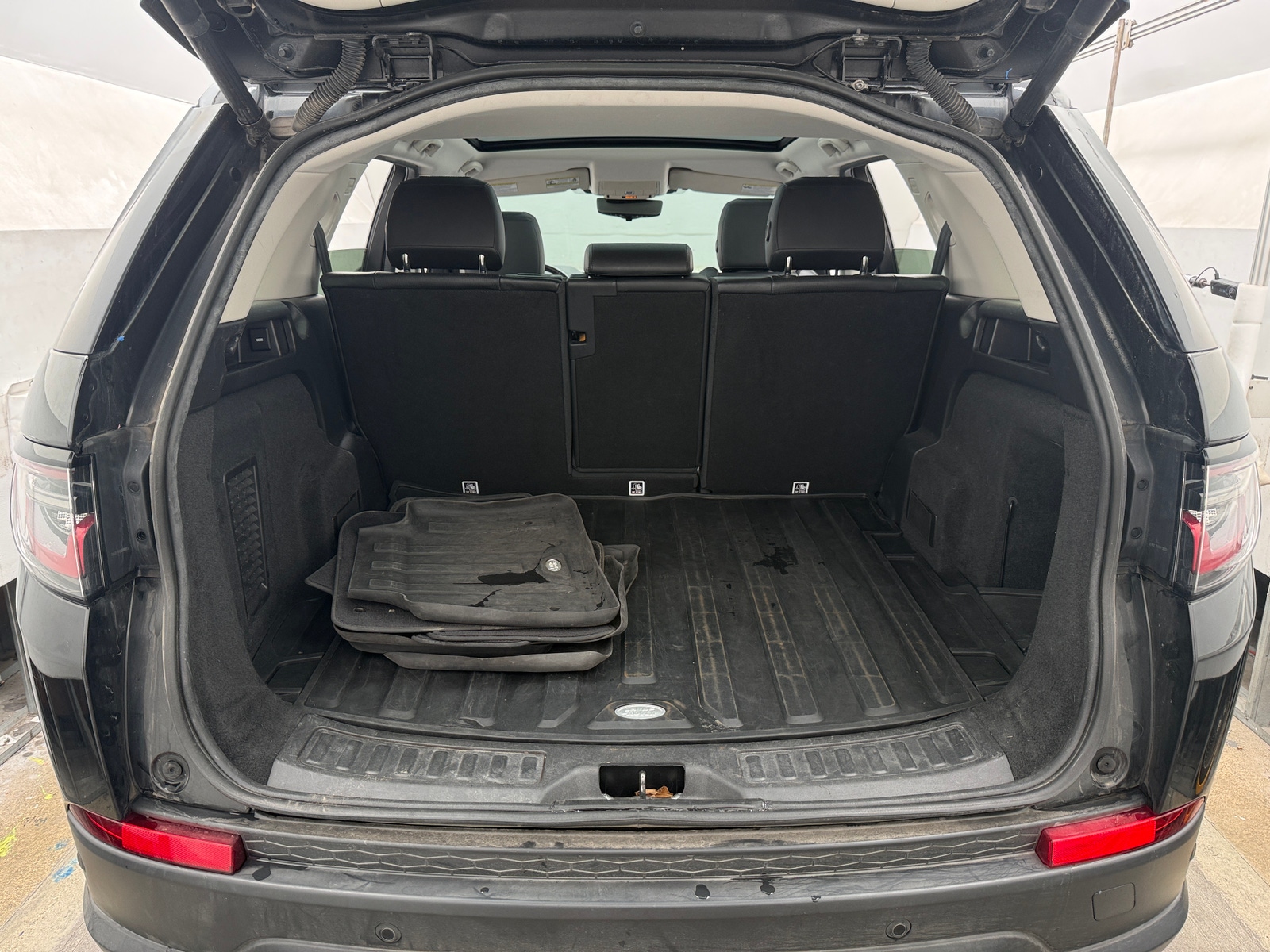 Thumbnail: 2020 Land Rover Discovery Sport - 6