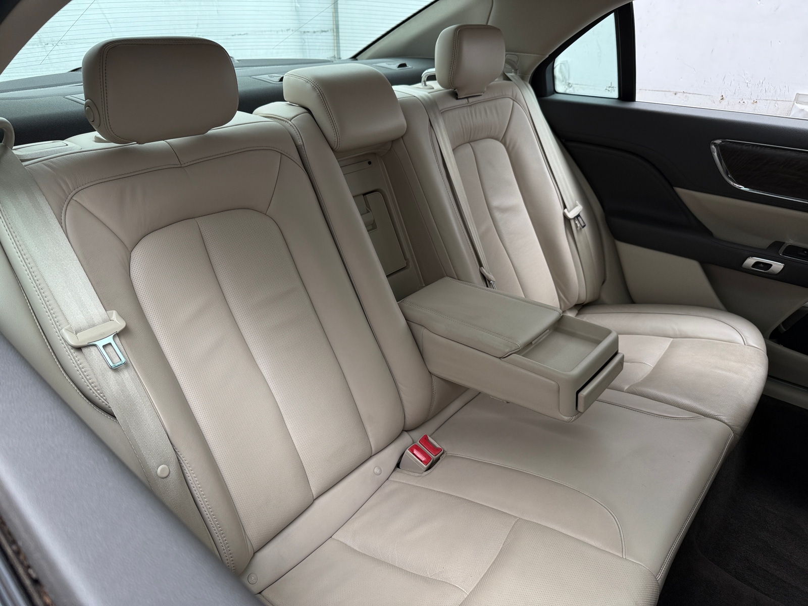 Thumbnail: 2017 Lincoln Continental - 5