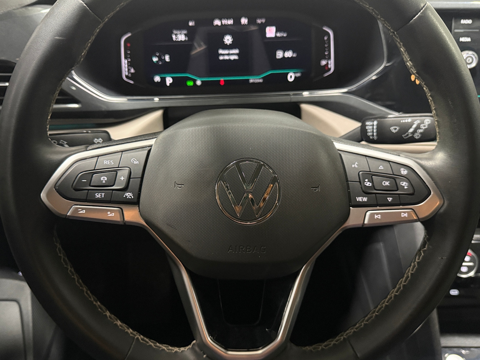 Thumbnail: 2022 Volkswagen Taos - 4
