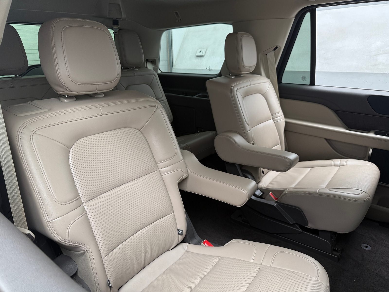 Thumbnail: 2022 Lincoln Navigator - 5