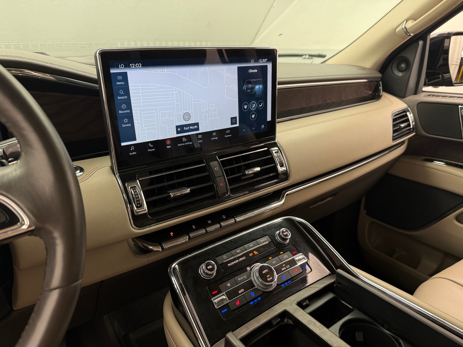 Thumbnail: 2022 Lincoln Navigator - 3