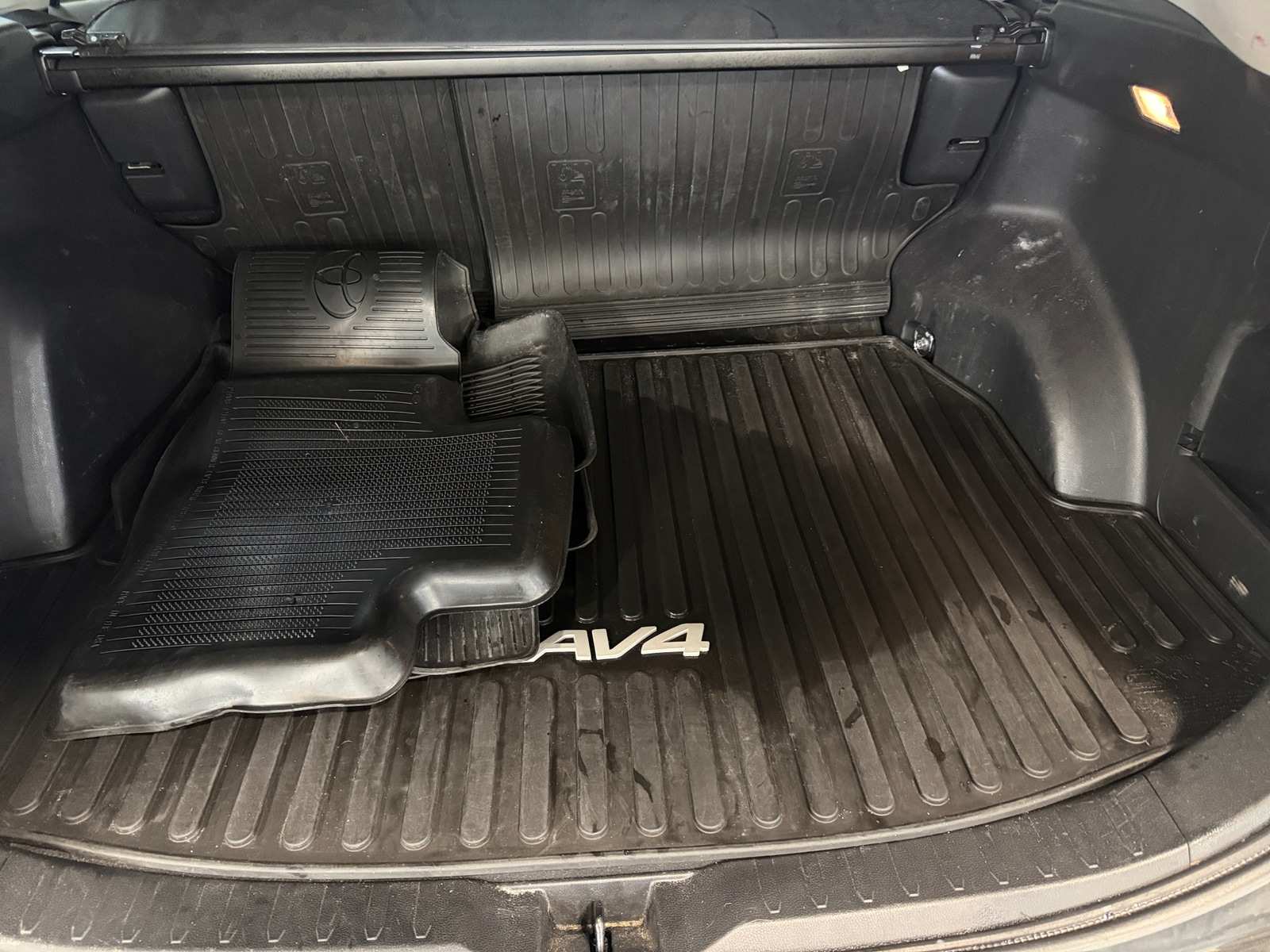 Thumbnail: 2020 Toyota RAV4 - 7