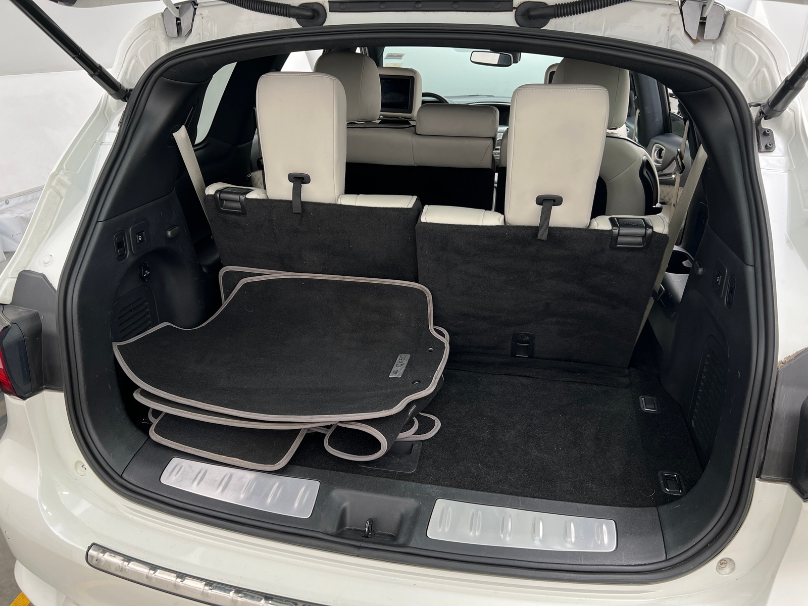 Thumbnail: 2019 INFINITI QX60 - 7
