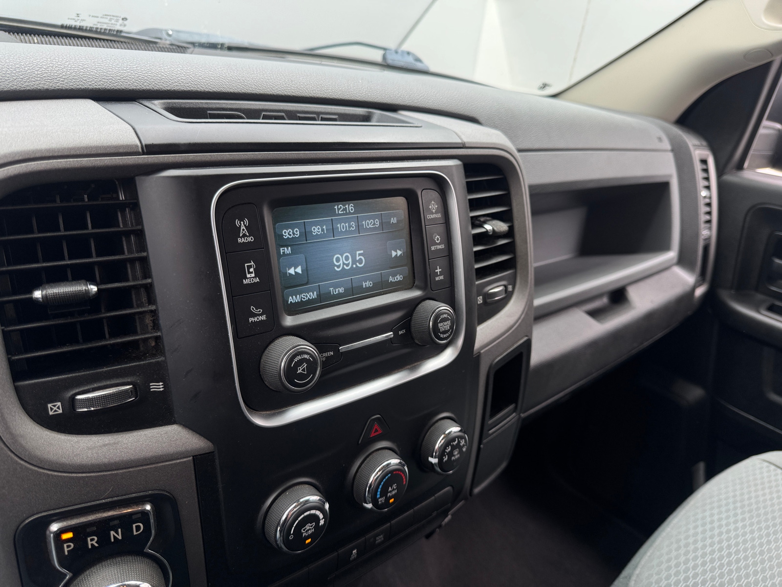 Thumbnail: 2020 RAM 1500 Classic - 4