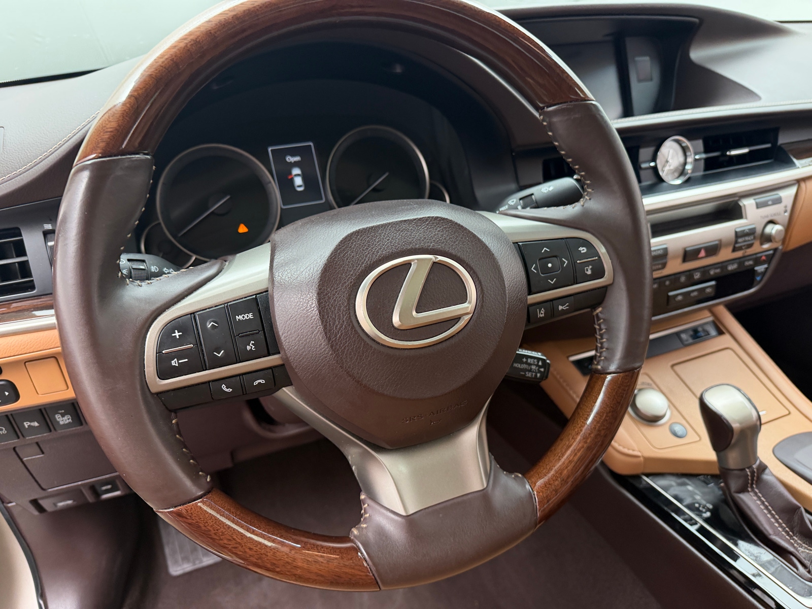 Thumbnail: 2017 Lexus ES - 4