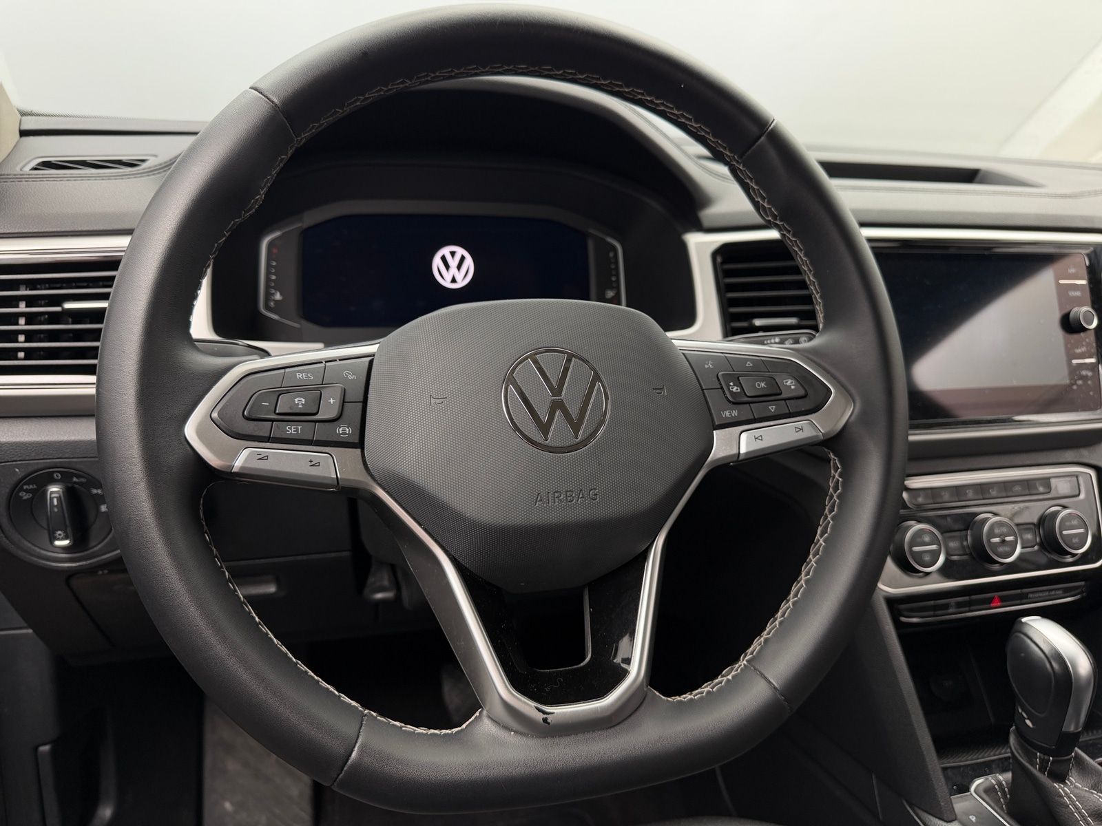 Thumbnail: 2023 Volkswagen Atlas - 4