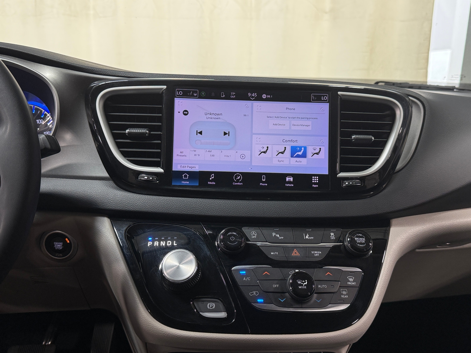 Thumbnail: 2023 Chrysler Pacifica - 3
