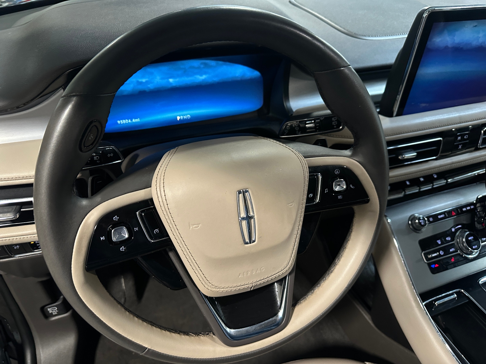 Thumbnail: 2023 Lincoln Aviator - 4