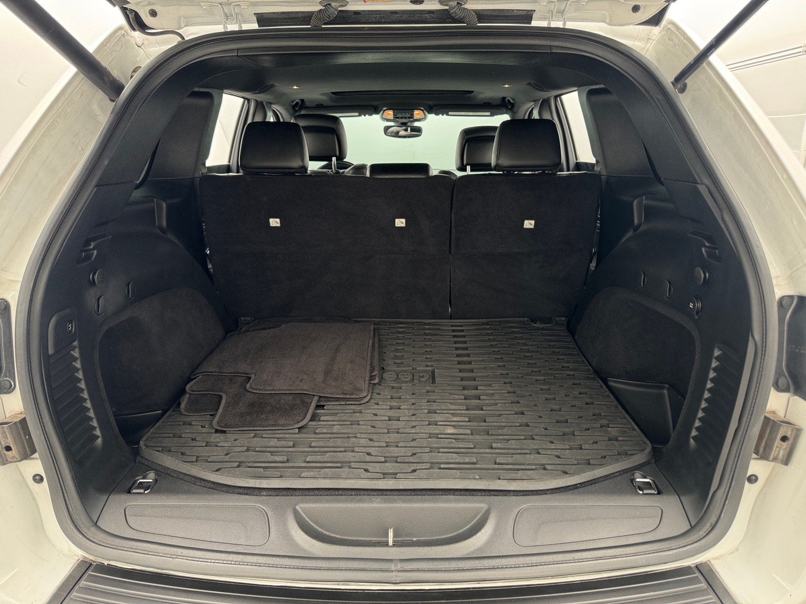 Thumbnail: 2020 Jeep Grand Cherokee - 6