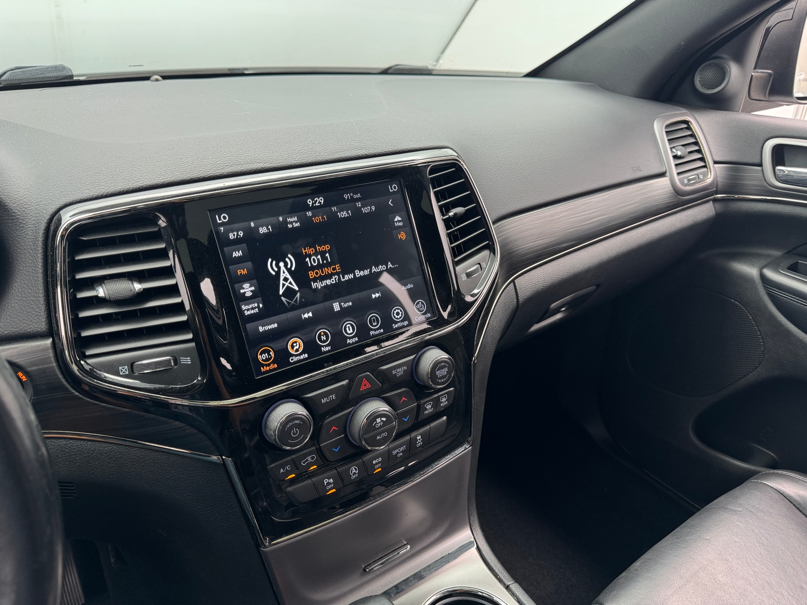 Thumbnail: 2020 Jeep Grand Cherokee - 3