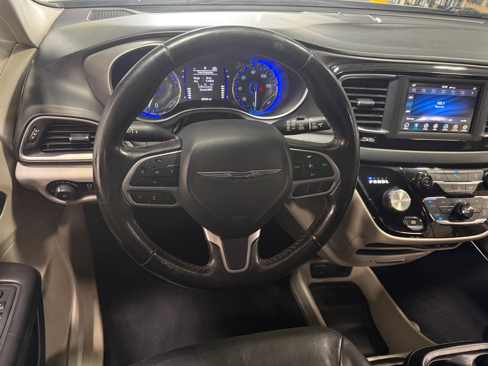 Thumbnail: 2020 Chrysler Pacifica - 4
