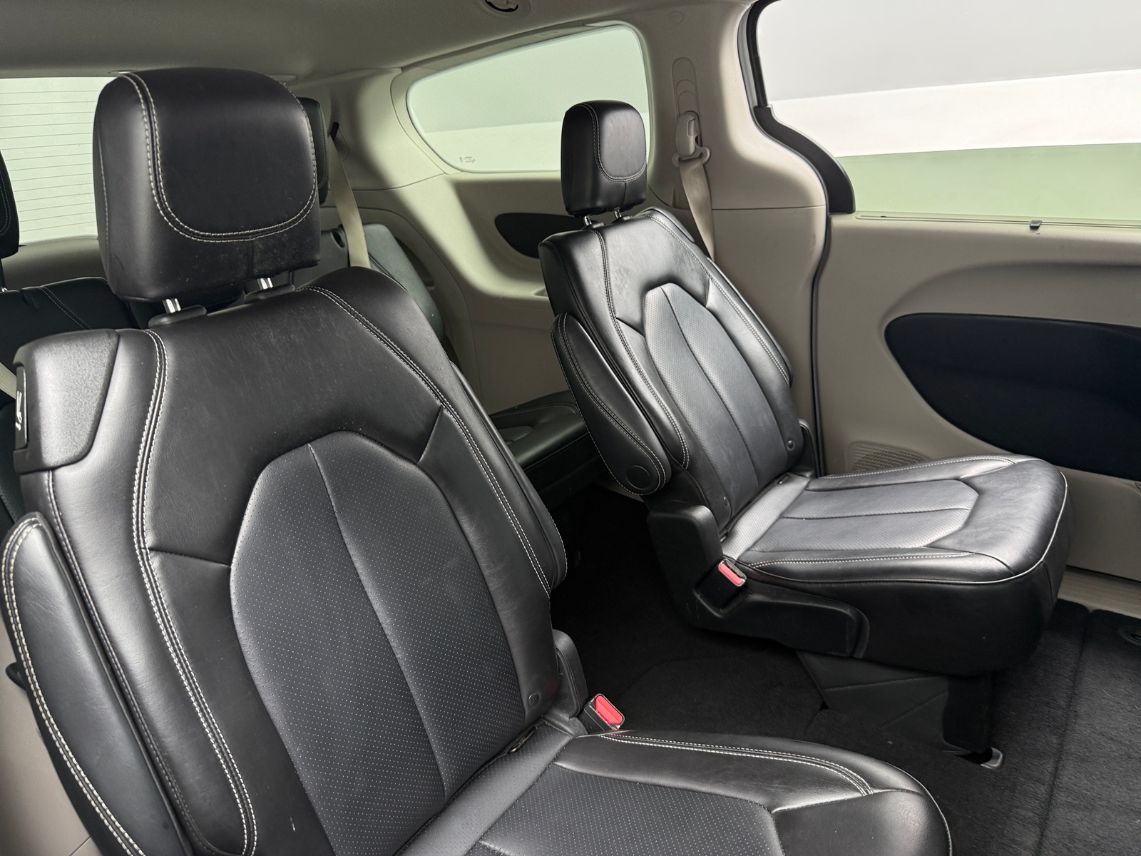 Thumbnail: 2023 Chrysler Pacifica - 5