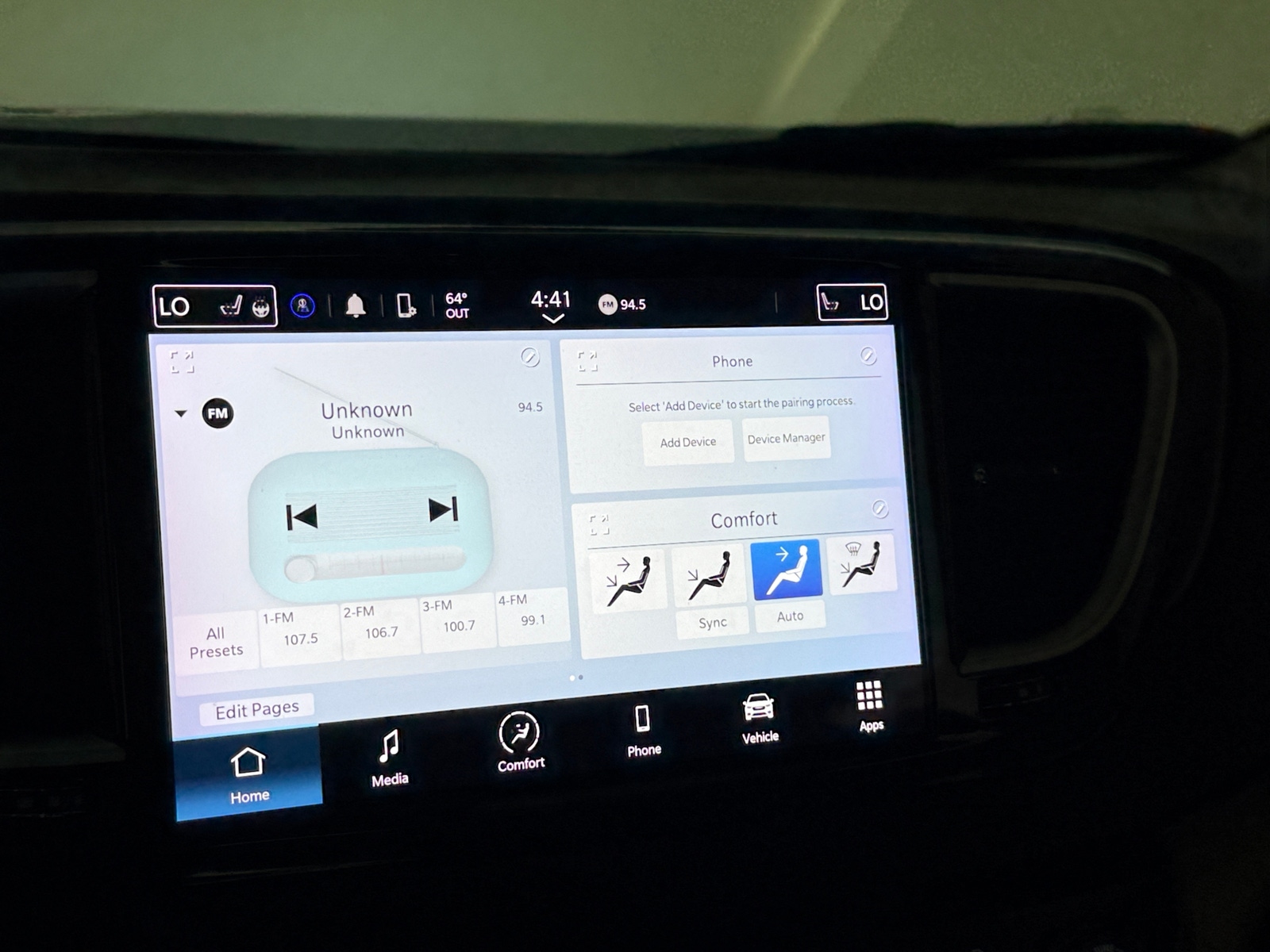 Thumbnail: 2023 Chrysler Pacifica - 3