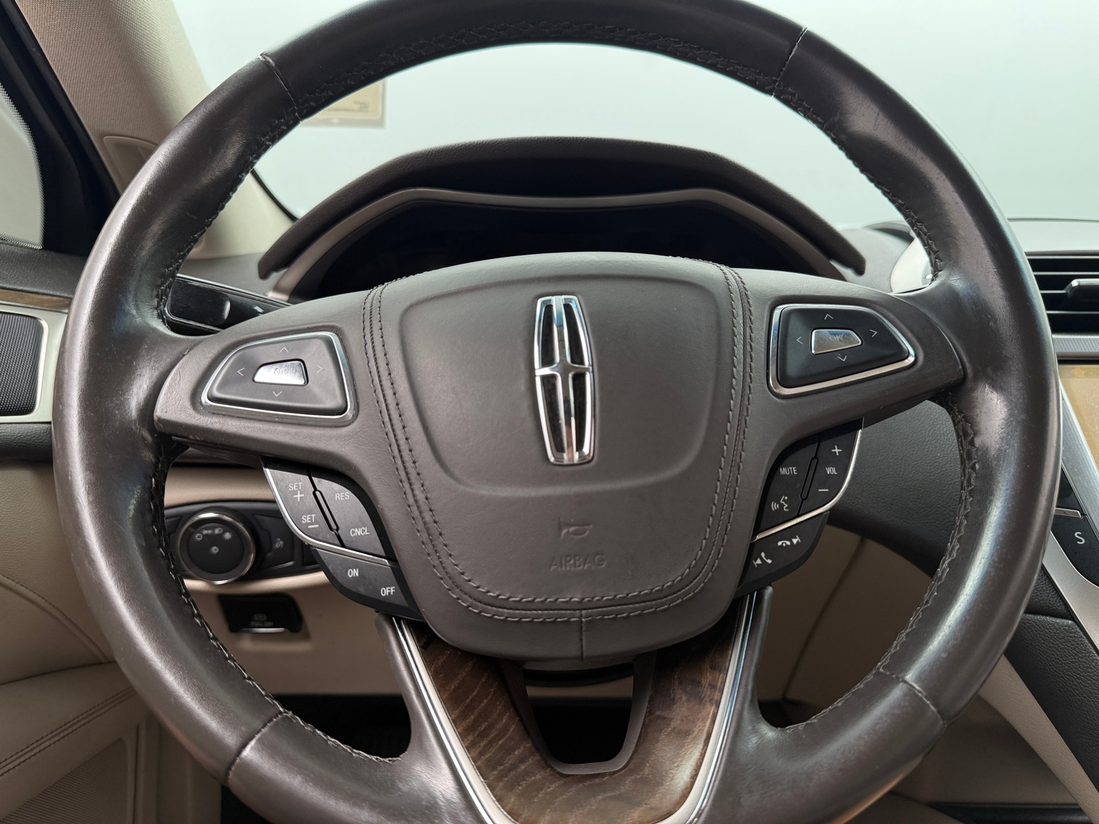 Thumbnail: 2017 Lincoln MKZ - 4