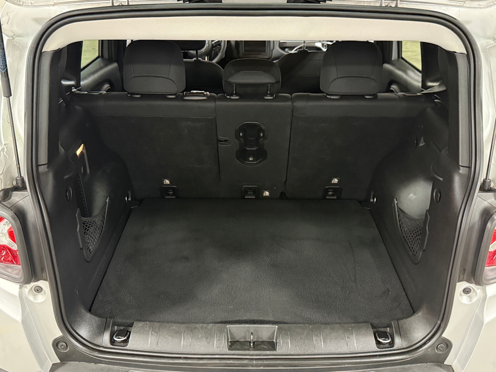 Thumbnail: 2019 Jeep Renegade - 7