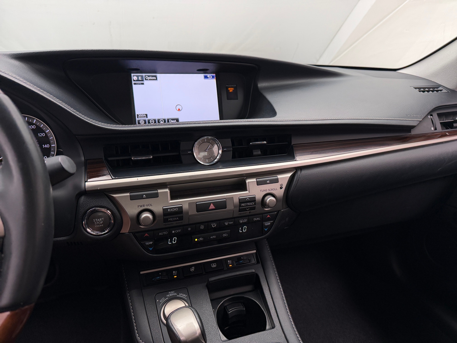 Thumbnail: 2016 Lexus ES - 3