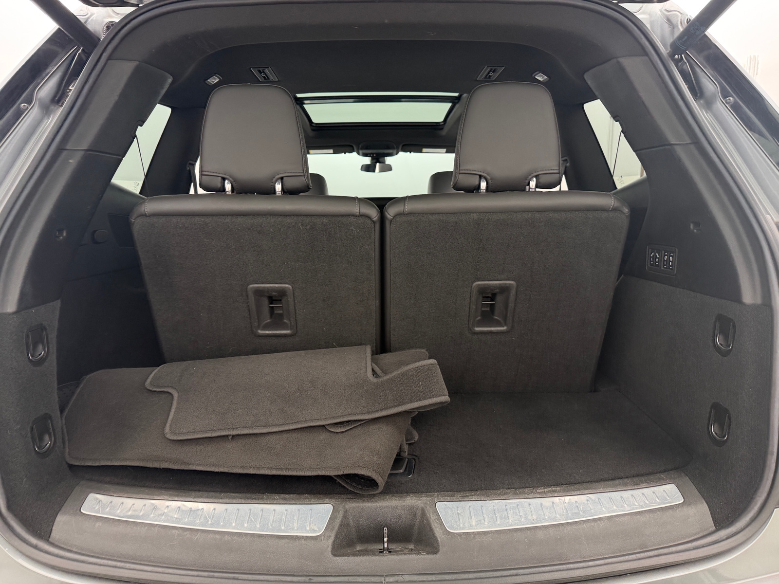 Thumbnail: 2023 Cadillac XT6 - 6