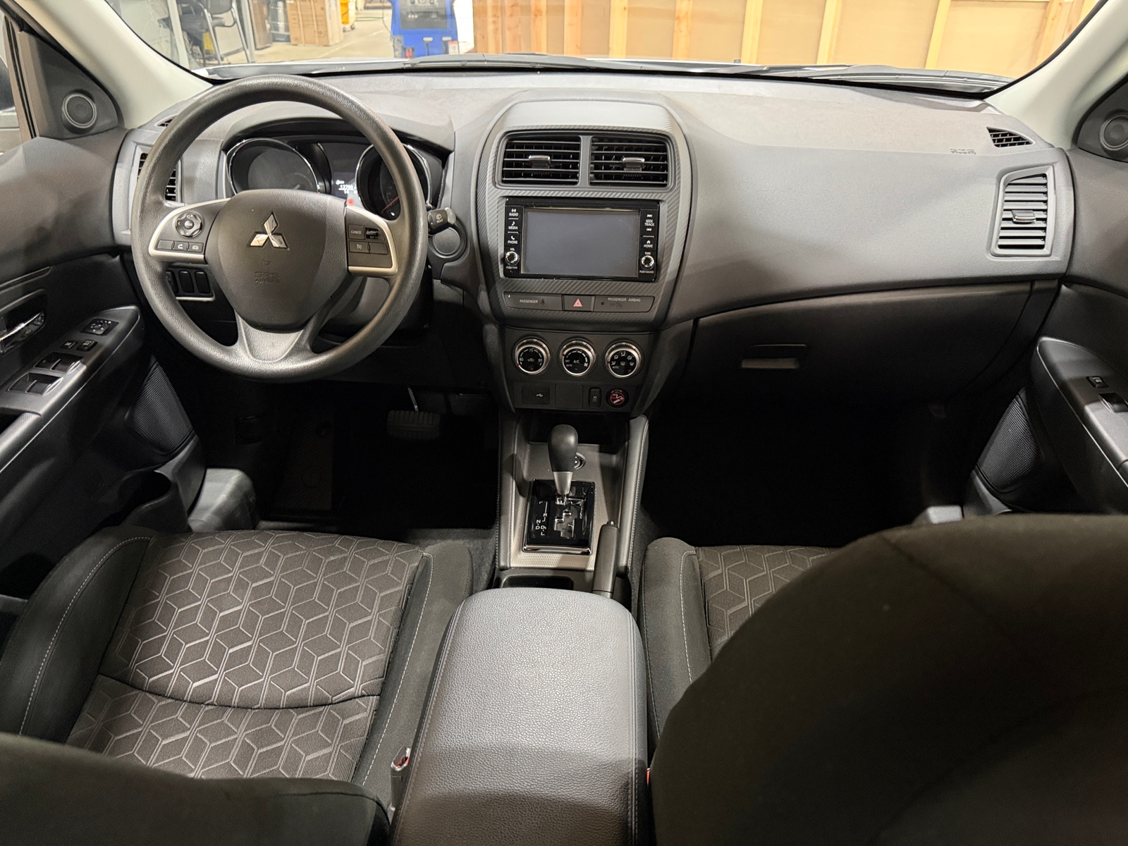 Thumbnail: 2025 Mitsubishi Outlander Sport - 3