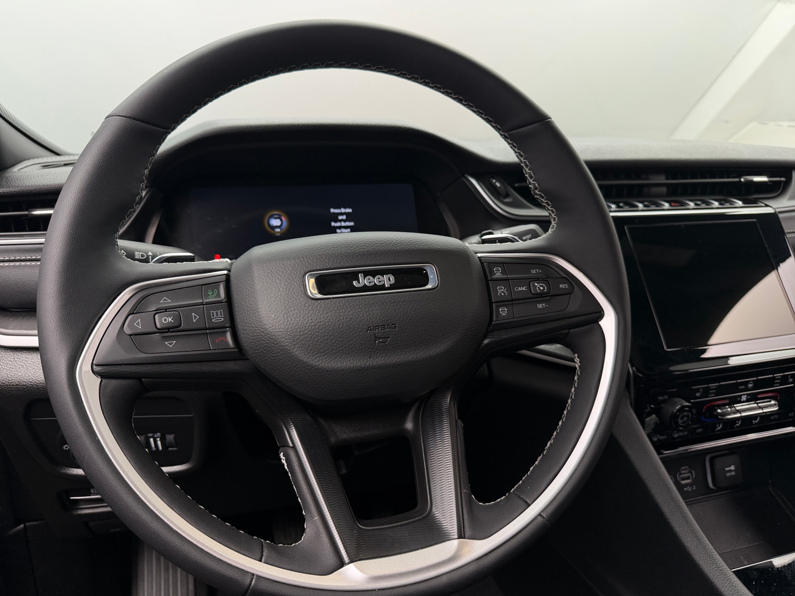 Thumbnail: 2025 Jeep Grand Cherokee - 4