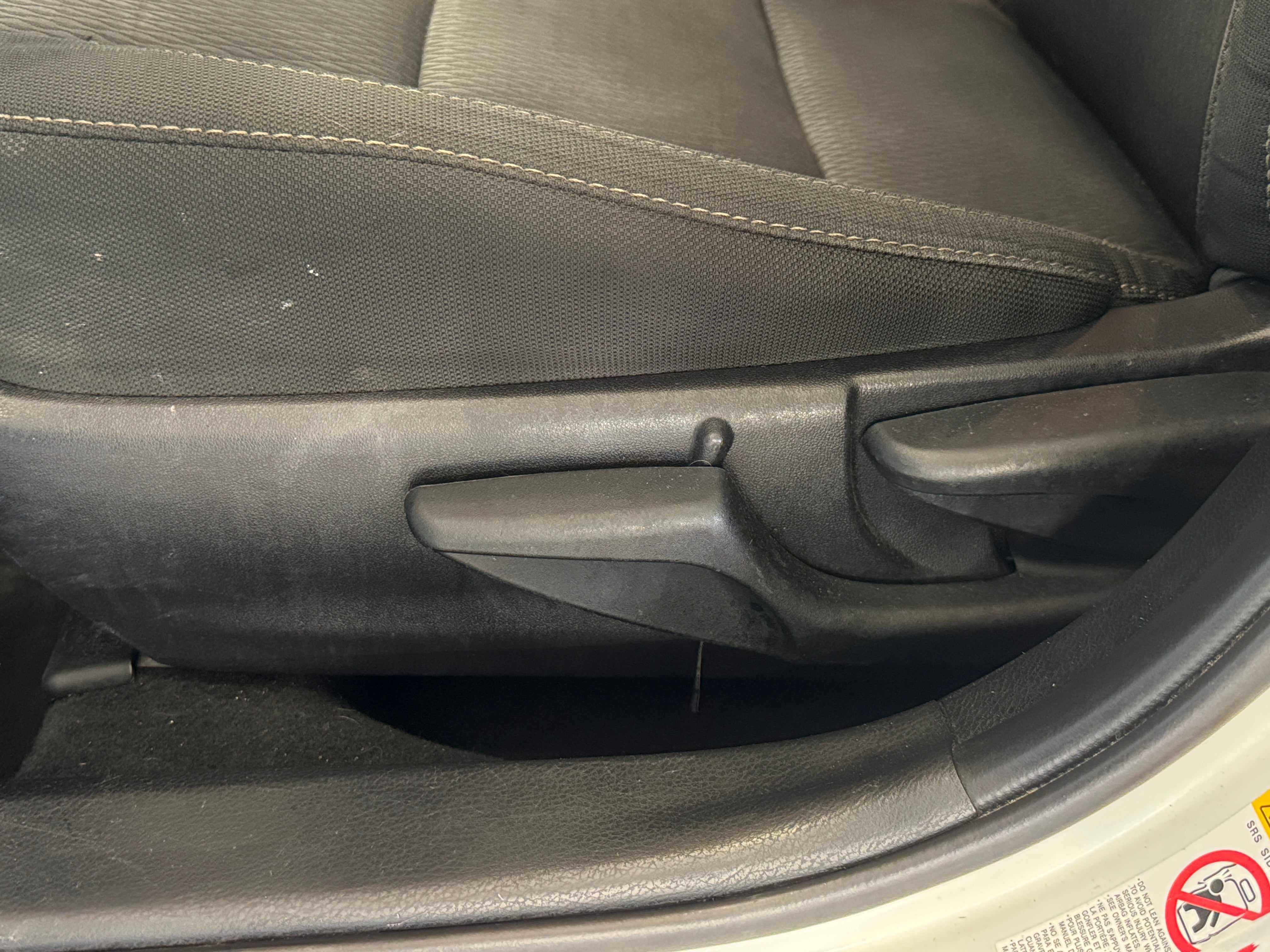 Used 2018 Toyota Corolla LE with VIN 2T1BURHE2JC057325 for sale in Pewaukee, WI