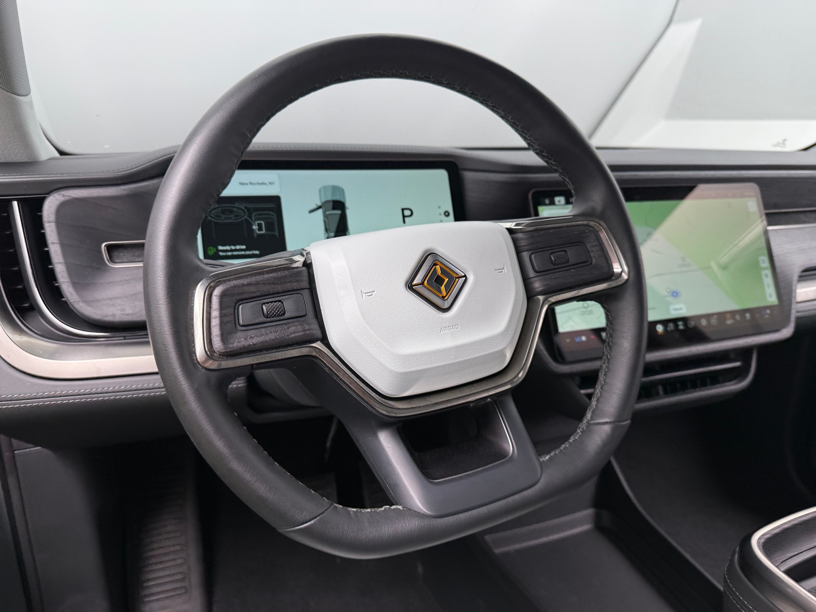 Thumbnail: 2025 Rivian R1S - 4