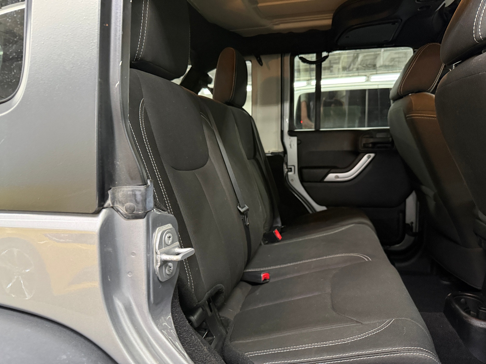 Thumbnail: 2015 Jeep Wrangler - 6