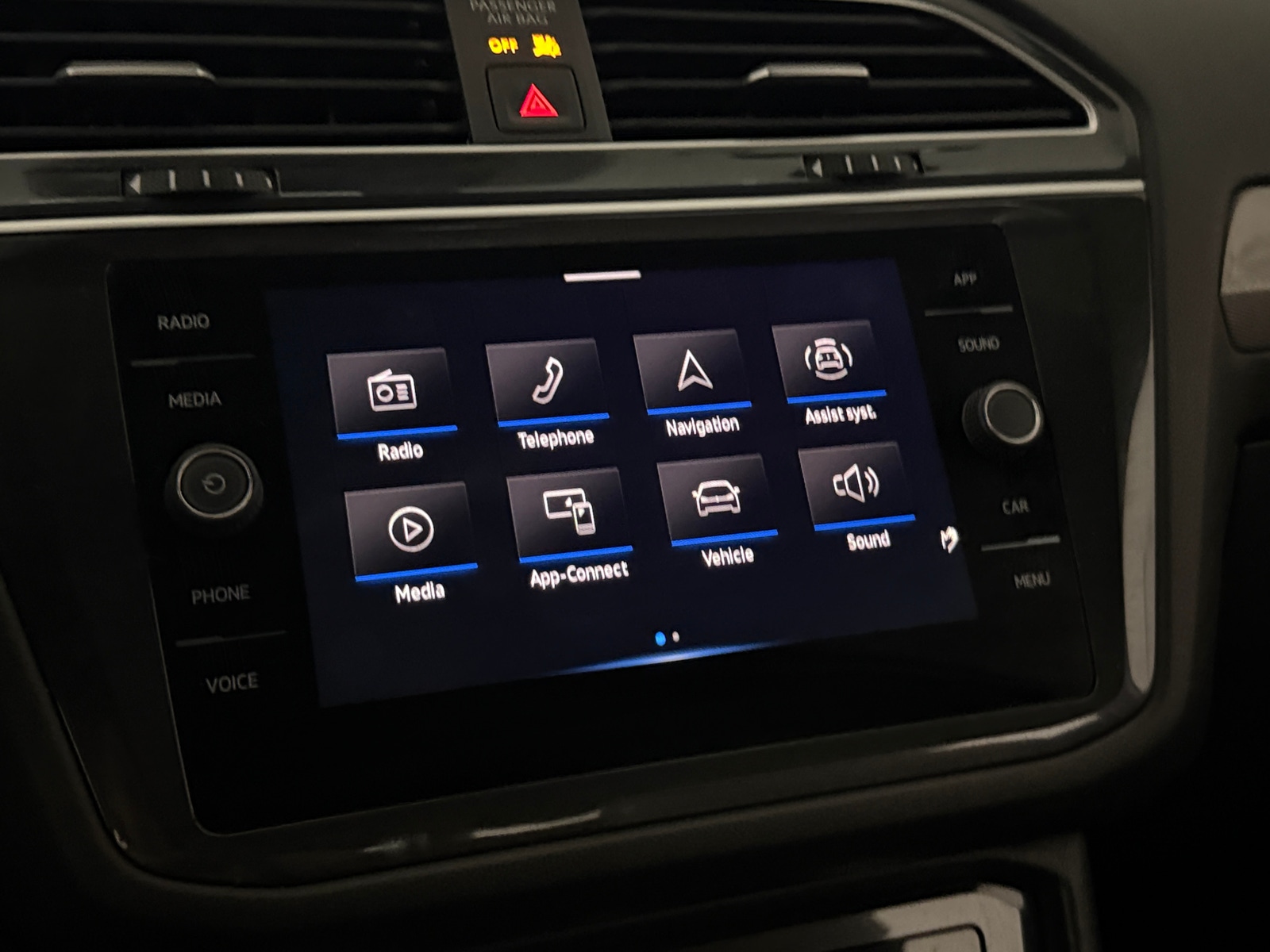 Thumbnail: 2023 Volkswagen Tiguan - 3