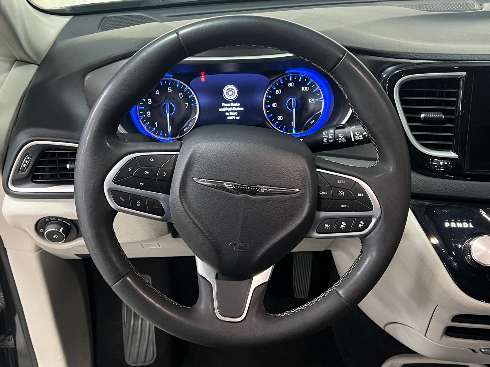 Thumbnail: 2023 Chrysler Pacifica - 4